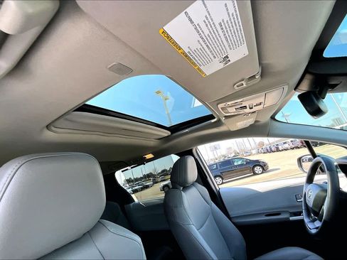 Certified 2025 Toyota Sienna XLE image 14