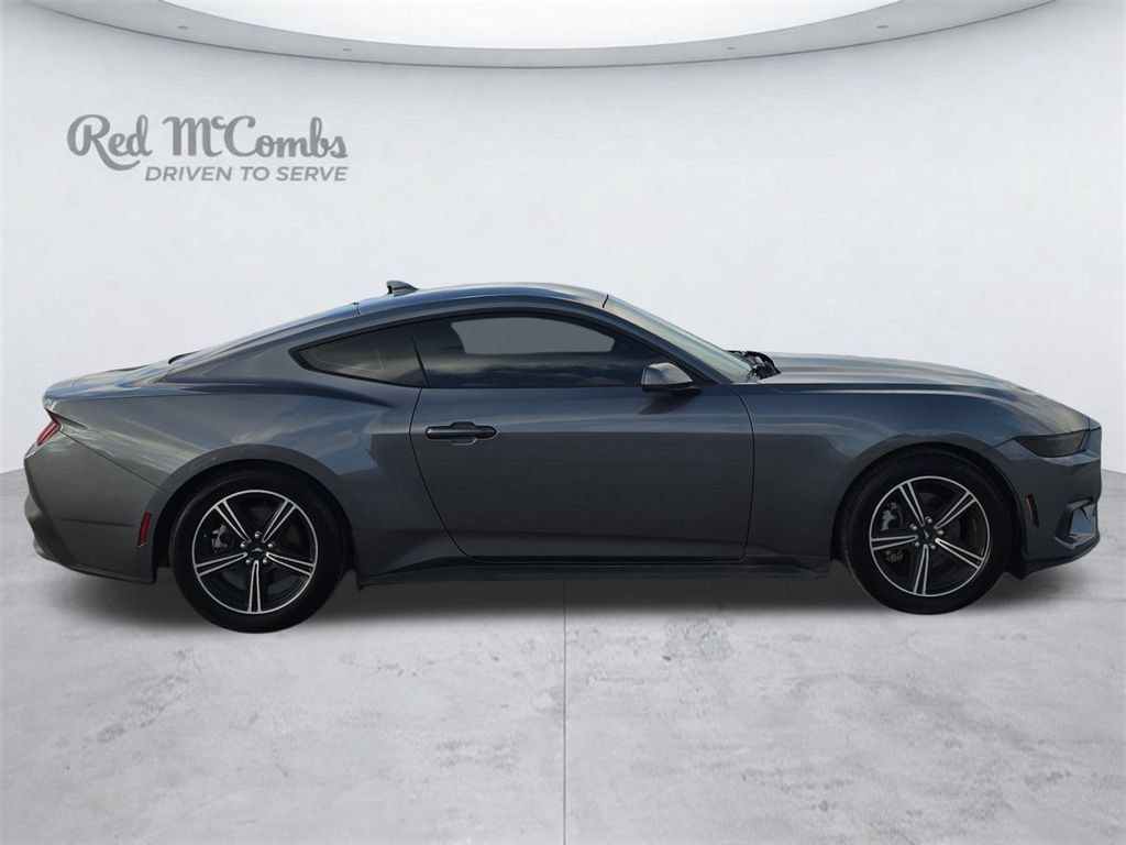 Used 2025 Ford Mustang Coupe RWD image 7