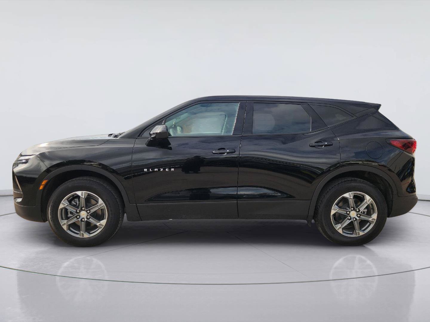 Used 2026 Chevrolet Blazer LT FWD image 4