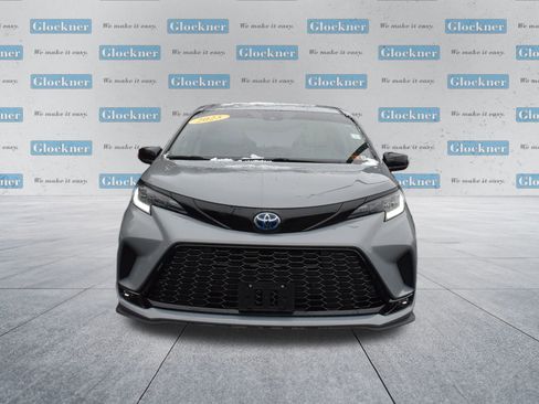 Used 2025 Toyota Sienna XSE image 2