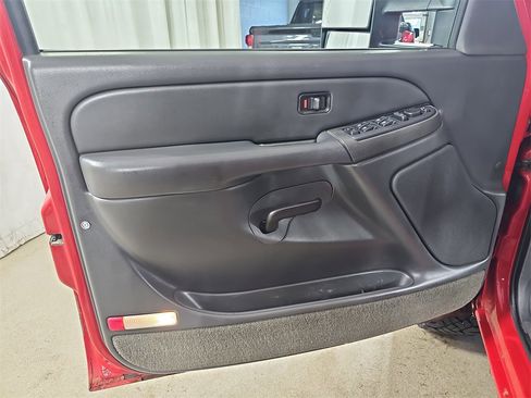 Used 2005 Chevrolet Silverado 2500 LS image 29