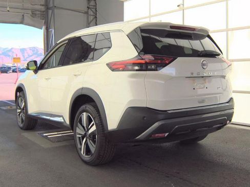 Used 2023 Nissan Rogue SL AWD/4WD image 2