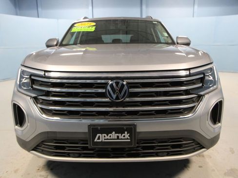 Used 2025 Volkswagen Atlas SE image 28