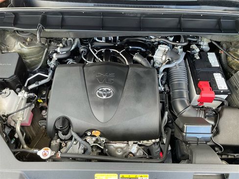 Used 2022 Toyota Highlander XLE image 25