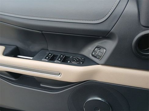 Used 2024 Ford Expedition Max XLT image 18