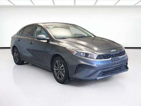 Used 2022 Kia Forte LXS w/ LXS Technology Package image 3
