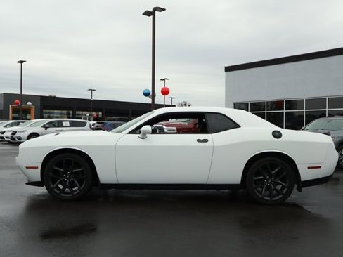 Used 2019 Dodge Challenger SXT w/ Blacktop Package image 9