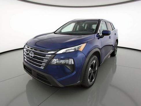 Used 2025 Nissan Rogue SV FWD image 3
