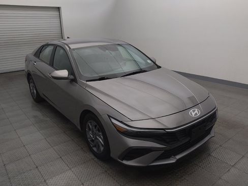Used 2024 Hyundai Elantra SEL FWD image 13