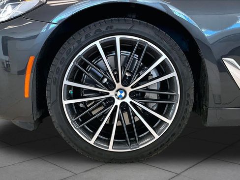Used 2023 BMW 530i w/ Premium Package RWD image 9