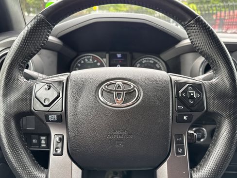 Used 2022 Toyota Tacoma TRD Sport AWD/4WD image 22