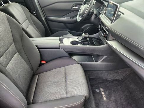 Used 2024 Nissan Rogue SV image 10