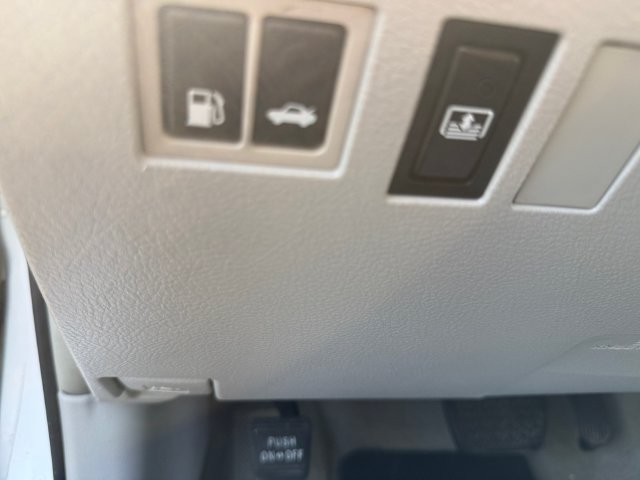 Used 2011 Toyota Avalon Limited FWD image 27