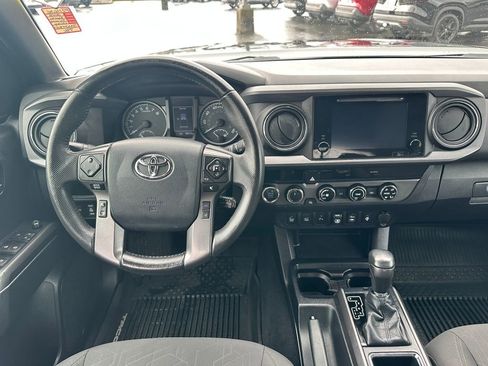 Used 2018 Toyota Tacoma TRD Off-Road w/ Technology Package image 15