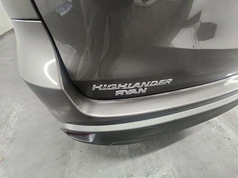 Used 2017 Toyota Highlander XLE FWD image 31