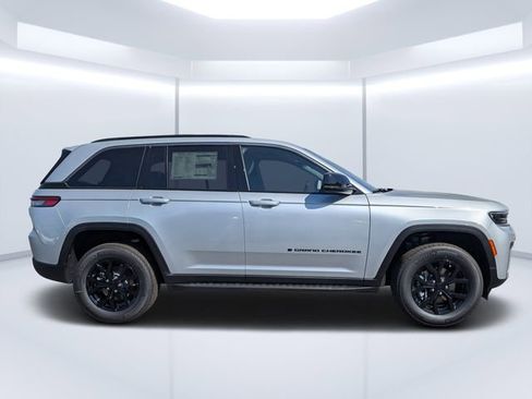 New 2026 Jeep Grand Cherokee Altitude AWD/4WD image 2