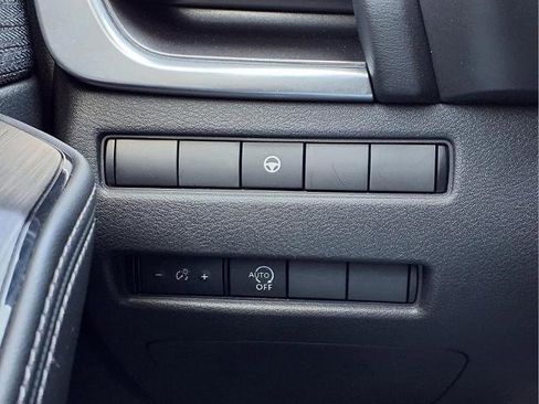 Certified 2023 Nissan Rogue SV FWD image 25