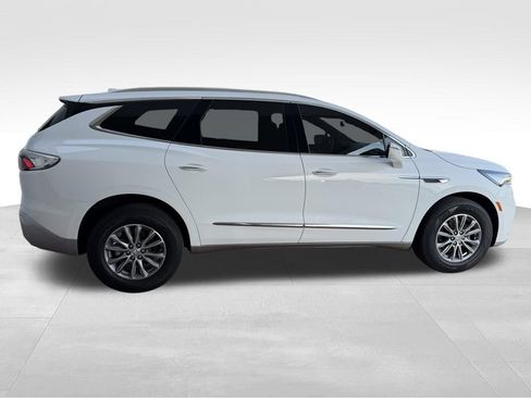 Used 2024 Buick Enclave Essence FWD image 5