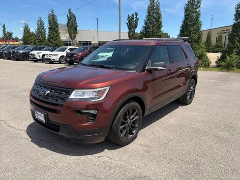 Used 2018 Ford Explorer XLT w/ Equipment Group 202A FWD image 2