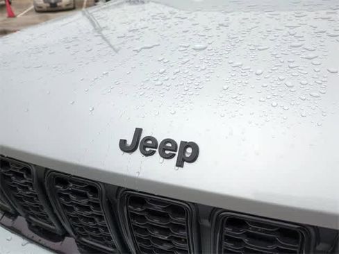 New 2025 Jeep Grand Cherokee Limited image 11