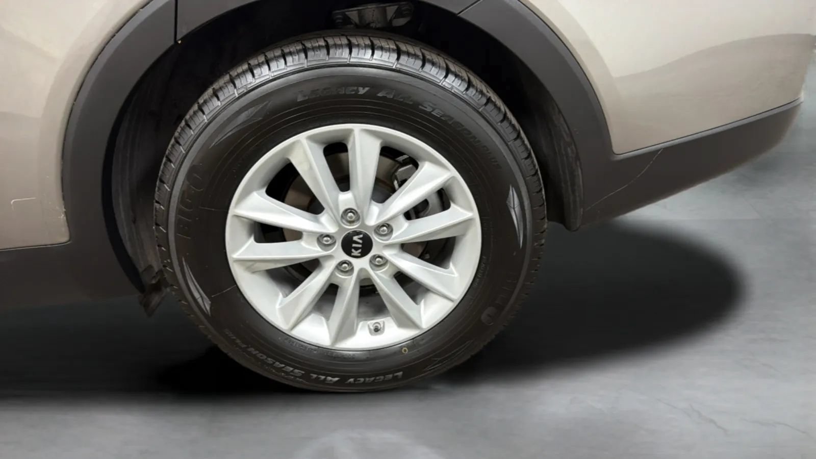 Used 2019 Kia Sorento L FWD image 25