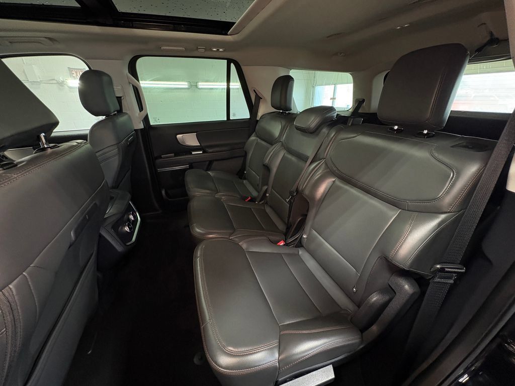 Used 2025 Ford Expedition Active AWD/4WD image 28