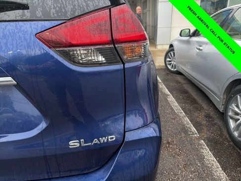 Used 2018 Nissan Rogue SL AWD/4WD image 12