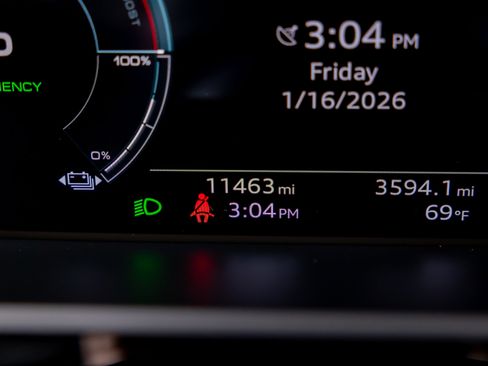 Used 2024 Audi Q8 e-tron Prestige image 13