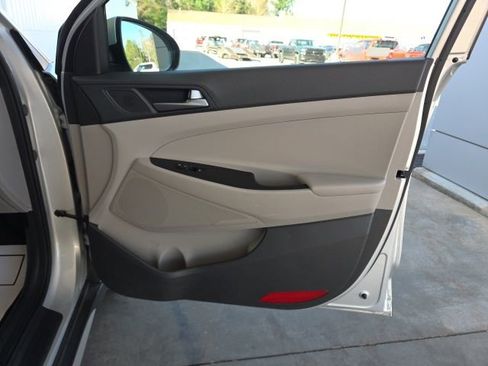 Used 2017 Hyundai Tucson SE AWD/4WD image 40
