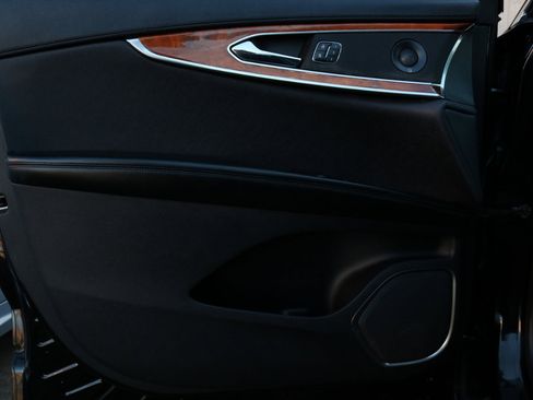 Used 2019 Lincoln Nautilus Reserve image 15