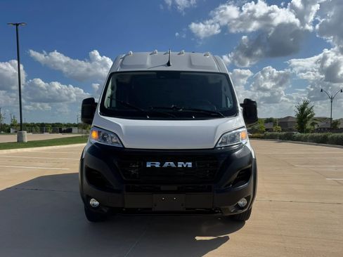 Used 2025 RAM ProMaster 2500 w/ Convenience Group image 2