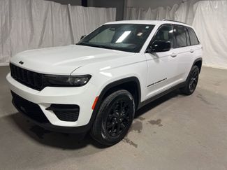 Used 2025 Jeep Grand Cherokee Altitude AWD/4WD video 3
