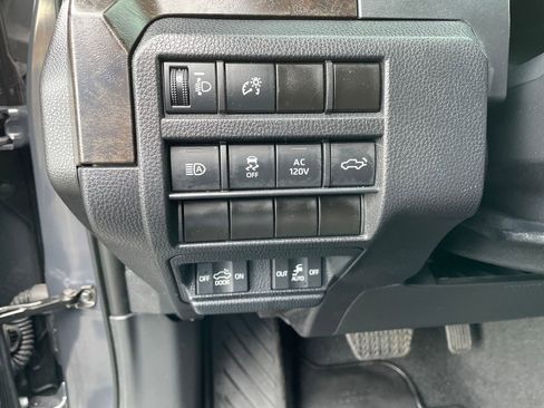 Used 2024 Toyota Tacoma Limited w/ Limited Package (LT) image 17