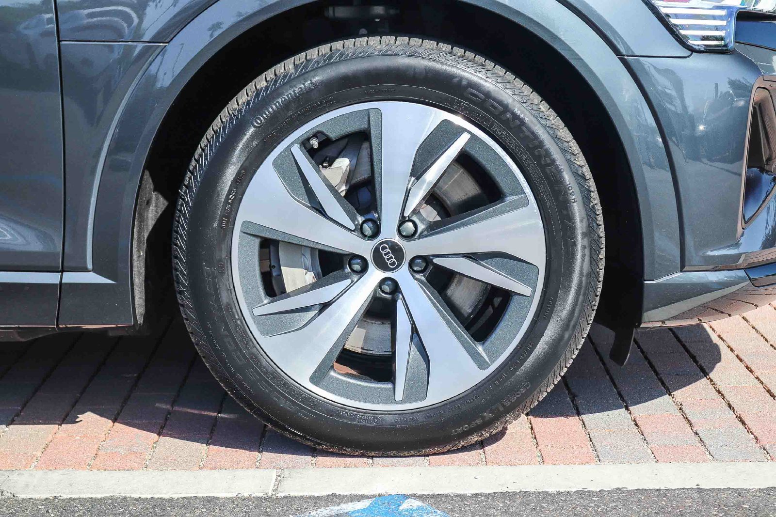 Used 2024 Audi Q8 e-tron Premium Plus AWD/4WD image 11