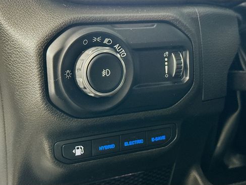 Used 2023 Jeep Wrangler Unlimited Sahara AWD/4WD image 11