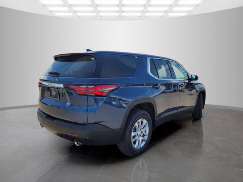 Used 2023 Chevrolet Traverse LS FWD image 4