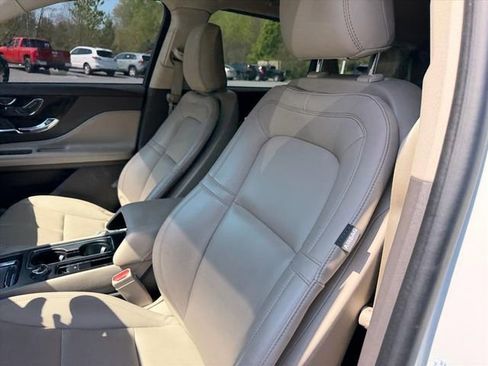 Used 2024 Lincoln Corsair AWD w/ Towing Package image 10