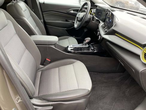 Used 2024 Chevrolet Trax LT w/ Sunroof Package image 26