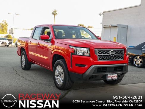 Used 2023 Nissan Frontier SV image 1
