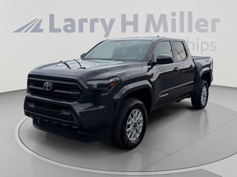Certified 2025 Toyota Tacoma SR5 AWD/4WD image 1