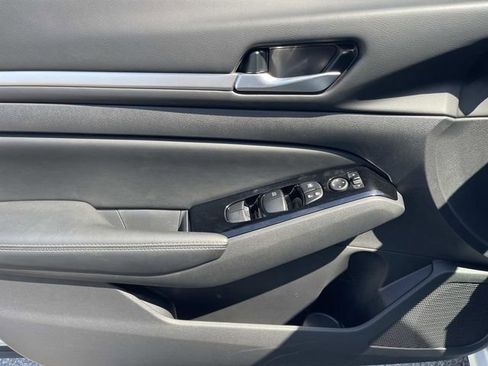 Used 2025 Nissan Altima 2.5 SL FWD image 27