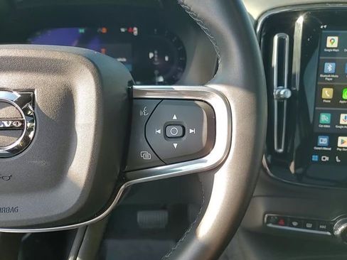 Used 2025 Volvo XC40 B5 Core image 18