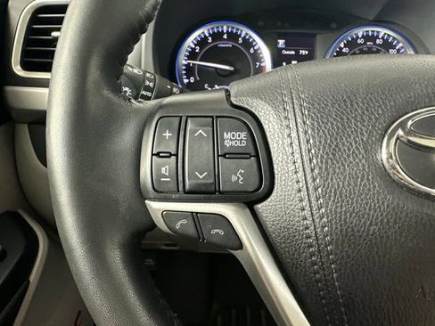 Used 2019 Toyota Highlander Limited Platinum AWD/4WD image 15