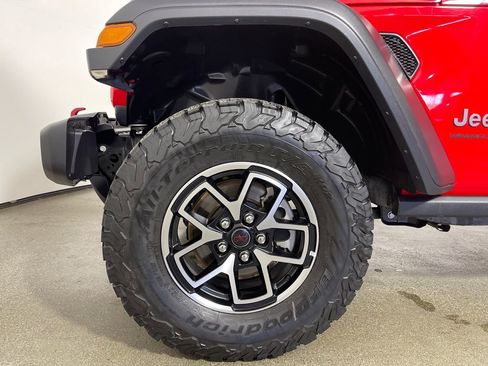 Used 2025 Jeep Wrangler Unlimited Rubicon AWD/4WD image 11