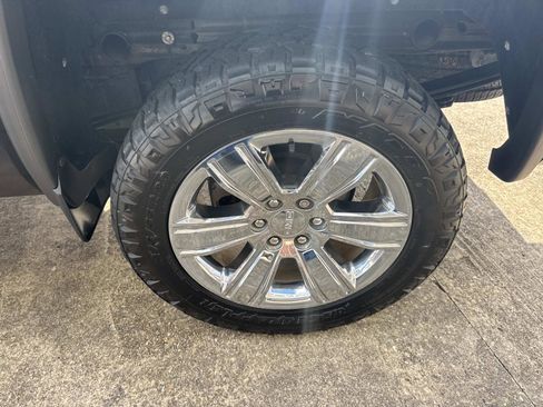 Used 2018 GMC Sierra 1500 SLT w/ Enhanced Driver Alert Package image 4