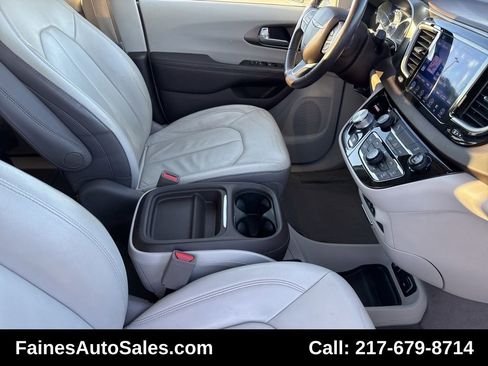 Used 2017 Chrysler Pacifica Touring-L image 73