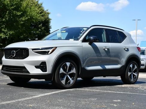 Used 2026 Volvo XC40 B5 Plus AWD/4WD image 3