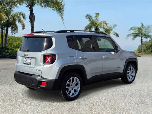 Used 2016 Jeep Renegade Latitude image 4