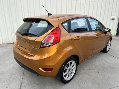 Used 2016 Ford Fiesta SE w/ Equipment Group 201A FWD image 3