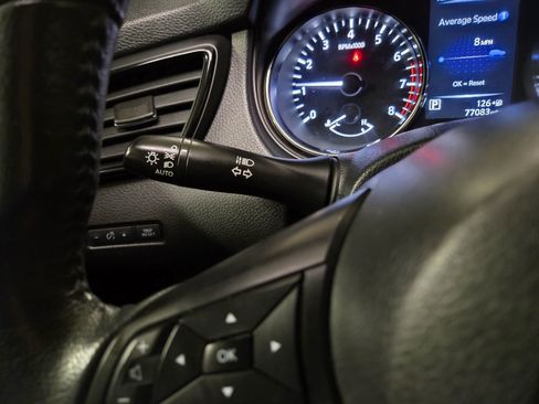 Used 2017 Nissan Rogue SV image 22